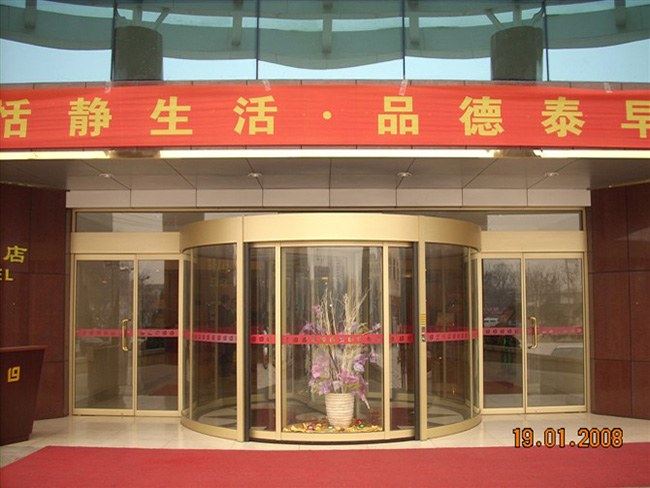 兩翼自動旋轉(zhuǎn)門